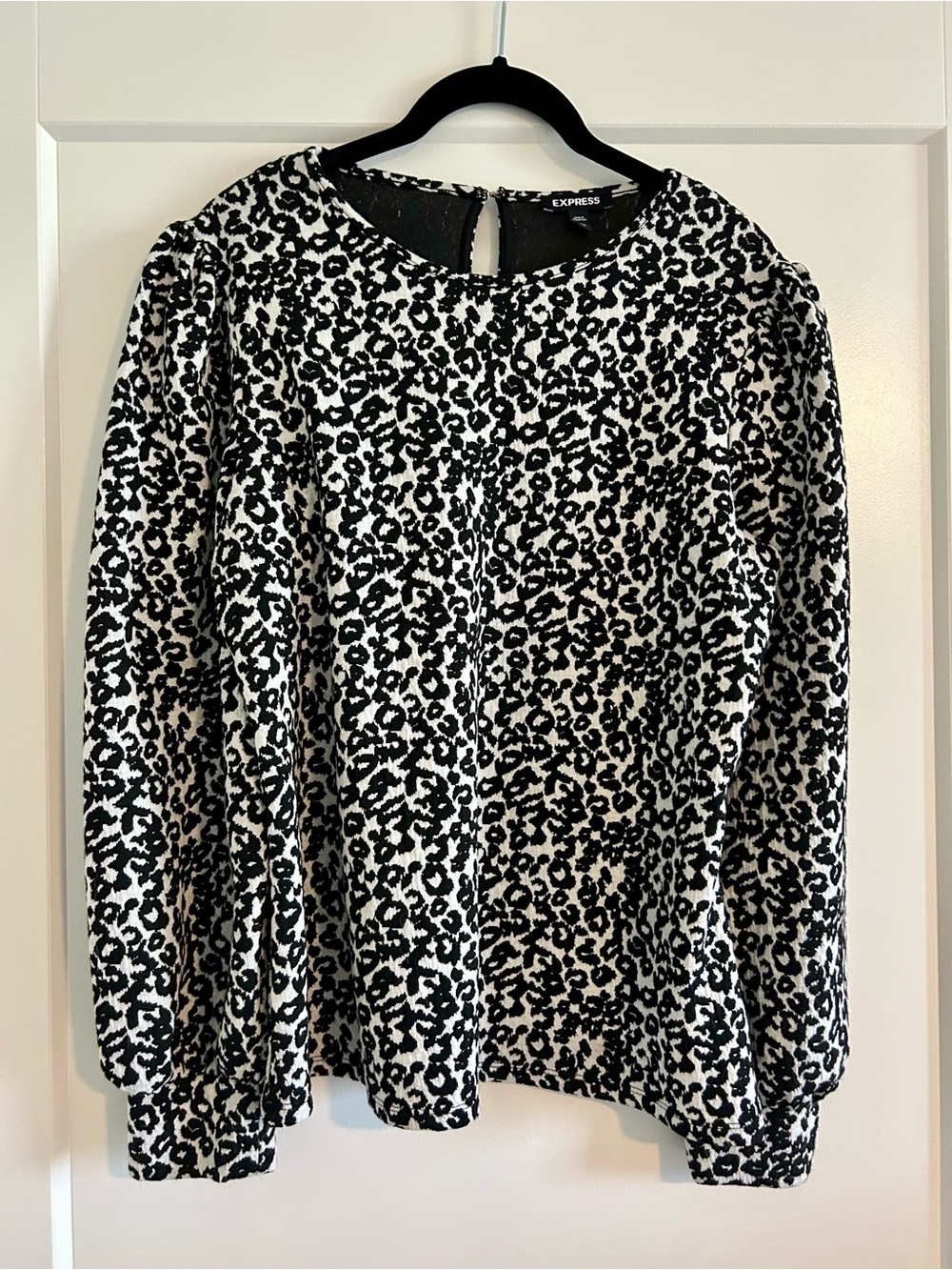 Express Black & White Leopard-Print Puff Sleeve Blouse
